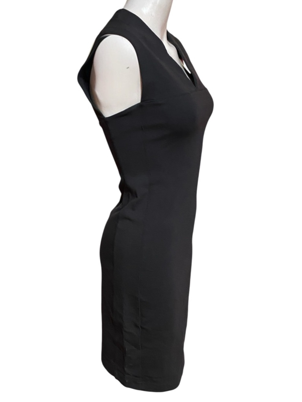 James Perse V-Neck Sheath / High Twist Ponte Dress WHPT 6378 Sz 1
(Size 2-4) - Picture 4 of 12
